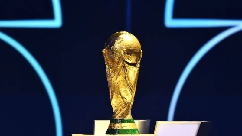أزمة تهز الكرة العالمية.. أوروبا تلوّح بمقاطعة كأس العالم و"فيفا" يدافع عن مشروعه الاستثماري