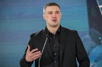 Mykhailo Fedorov Criticizes General Oleksandr Syrskyi Over Military Strategy