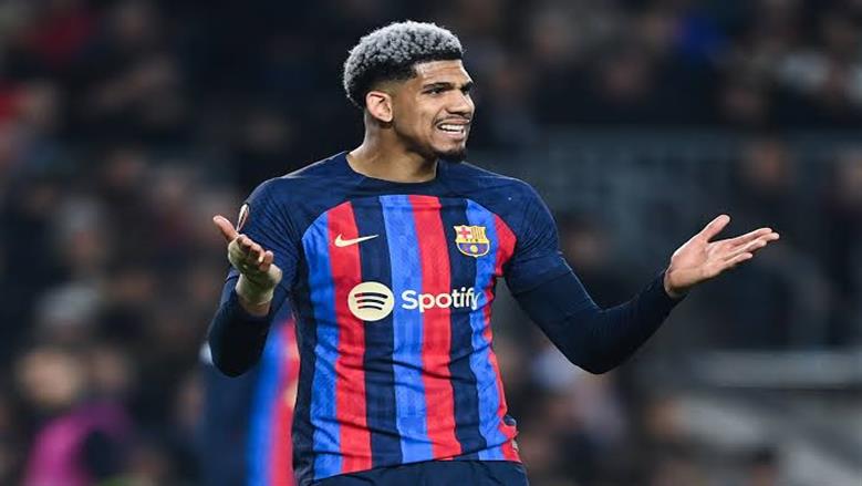 Liverpool Signs Barcelona Defender Ronald Araújo on Season-Long Loan