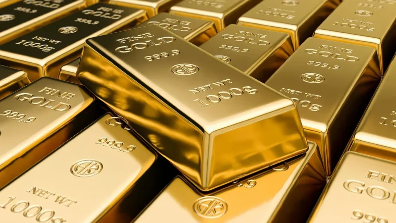 Gold Slips Amid Inflation and Federal Reserve Rate Hike Pressures