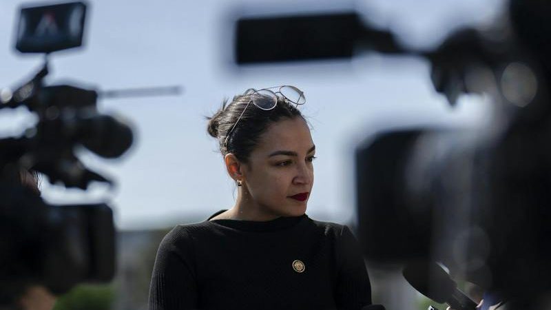 Alexandria Ocasio-Cortez Tours Upstate New York to Boost Voter Turnout
