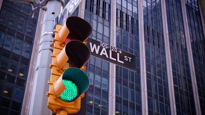 Wall Street Indexes Rise Despite Bond Volatility