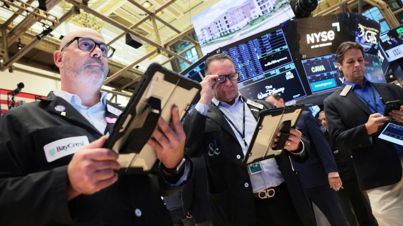 Wall Street VIX Spike And Bitcoin Trades Signal Fading Panic