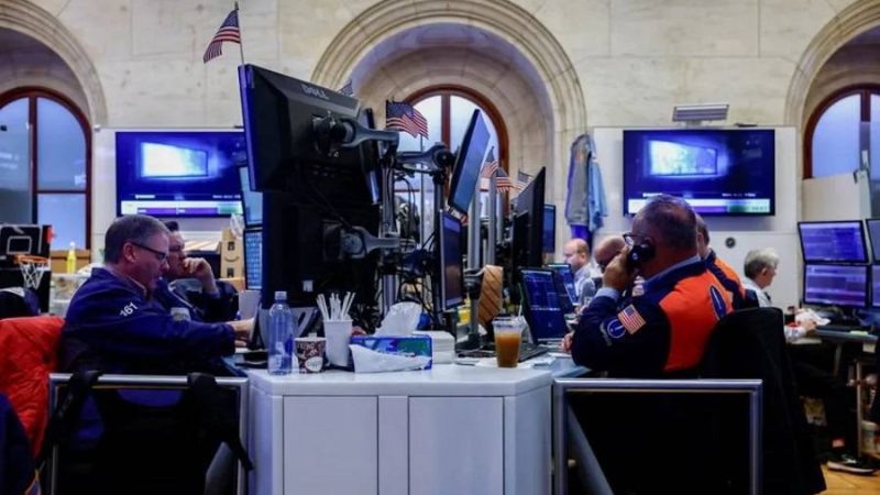 Tech Stocks Slide as Investors Question AI Infrastructure Profitability