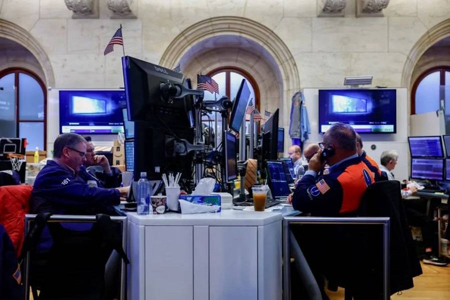 Tech Stocks Slide as Investors Question AI Infrastructure Profitability