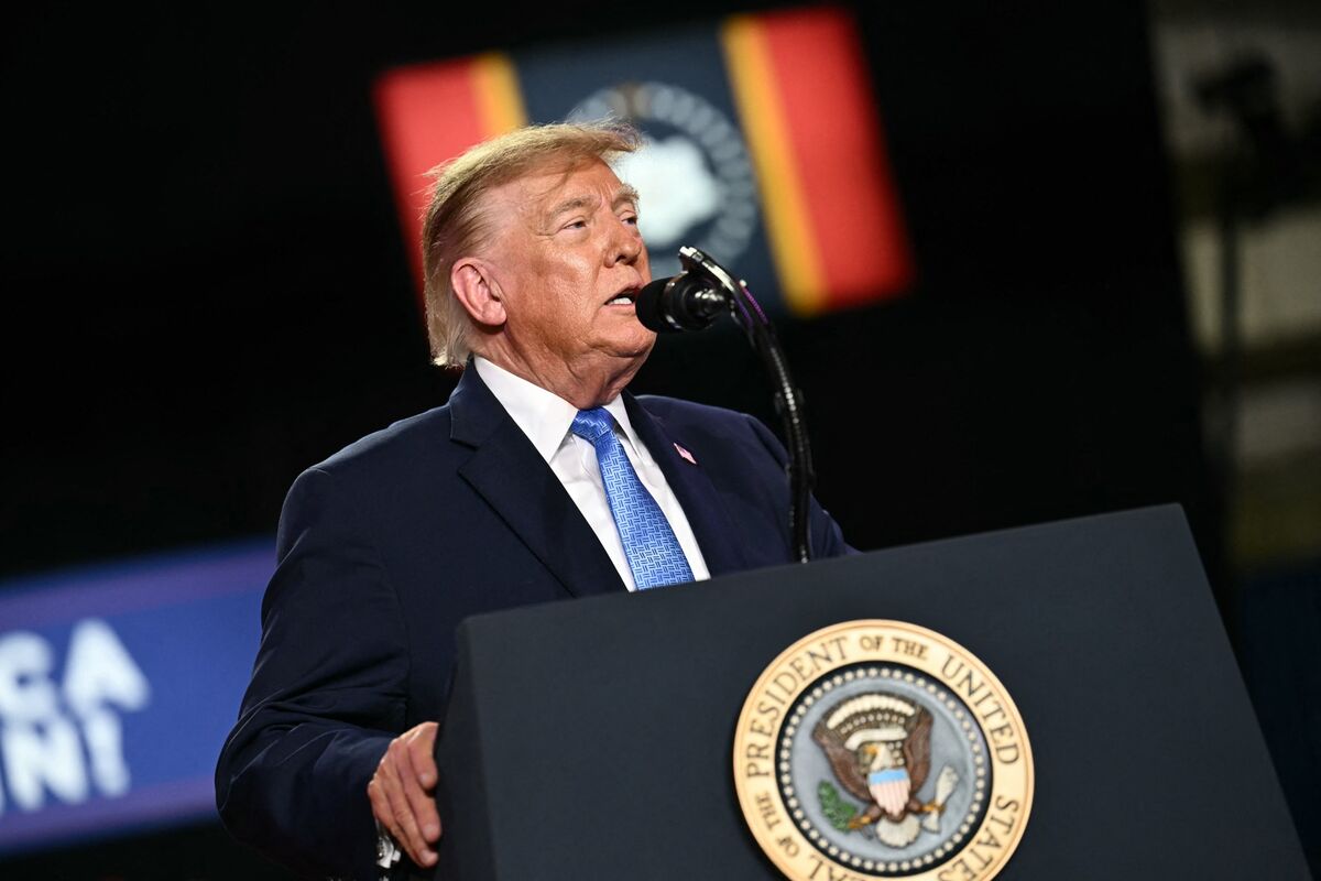 Trump Rallies for Cindy Hyde-Smith in Mississippi to Boost Reelection