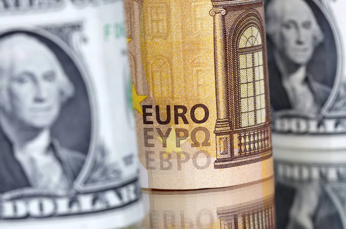 US Dollar Faces First Weekly Loss in Five Weeks as Treasury Yields Drop