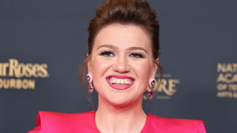 Kelly Clarkson Accuses Brooklyn Shop of Snubbing Her in Viral Dispute