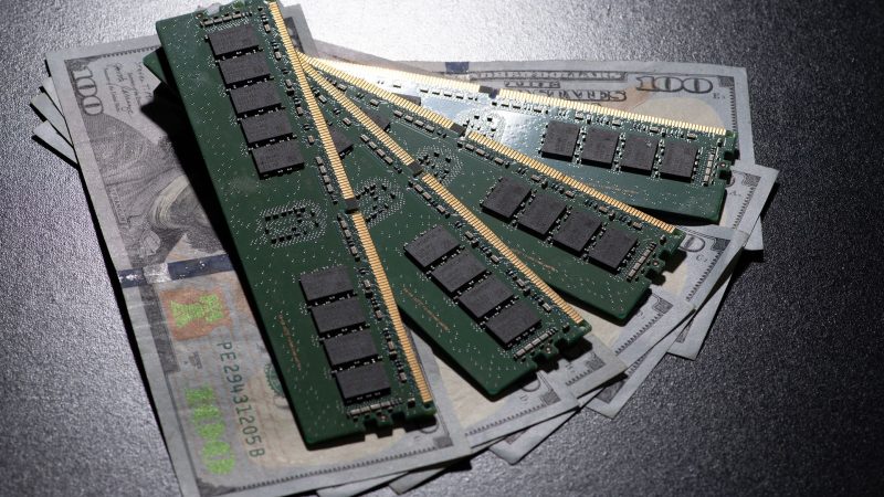 Samsung Cuts Smartphone Production as AI Demand Drives Up Chip Costs