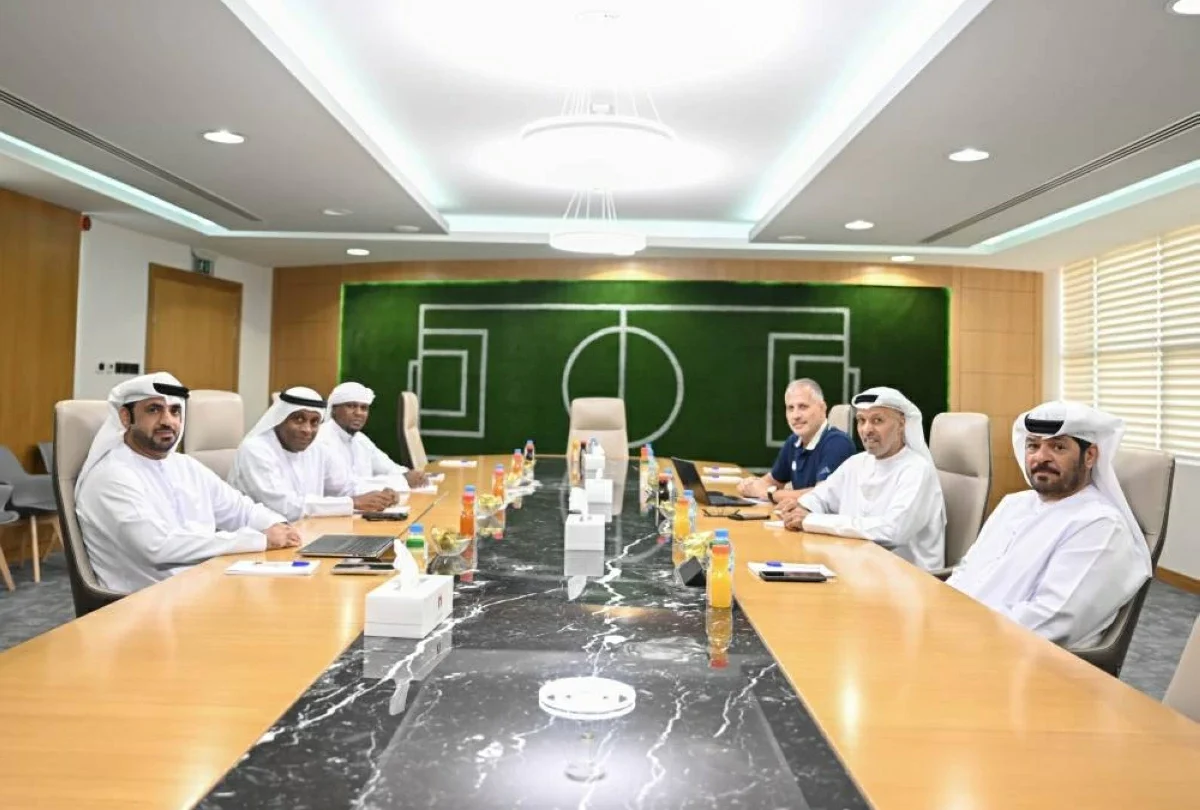 Bahrain FA Vice President Visits Veterans Football Team Training