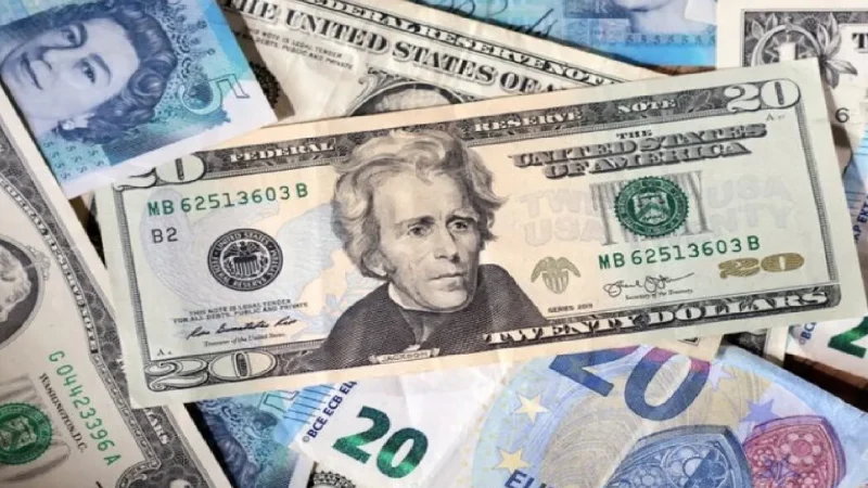 US Dollar Hits 17-Month High Against Euro Amid Bond Sell-Off