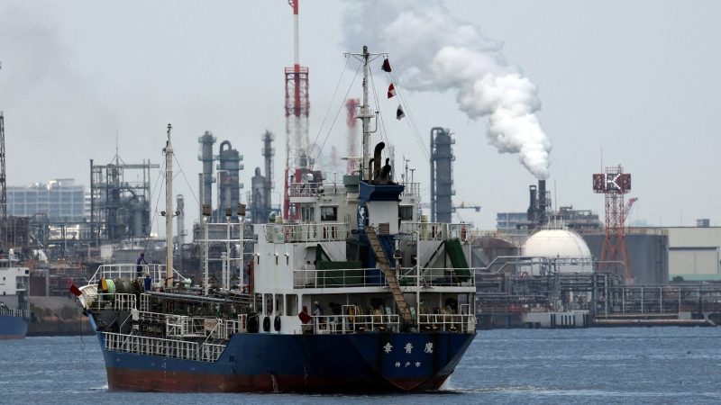 Global Oil Shipping Costs Surge in 2026 Due to Transit Crises