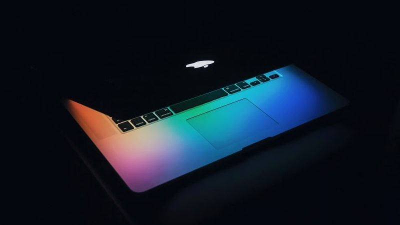 Bloomberg: Apple Preparing OLED Touchscreen MacBook Pro With Dynamic Island