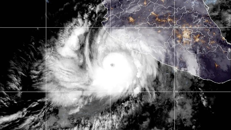Puerto Vallarta Boards Up as Hurricane Simon Reaches Category 4