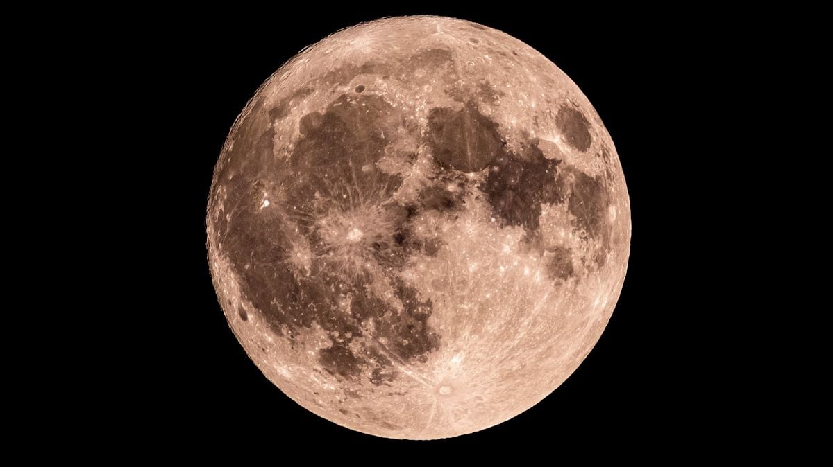 NASA Trackers Follow Lunar Cycle as Moon Shifts to Waning Crescent