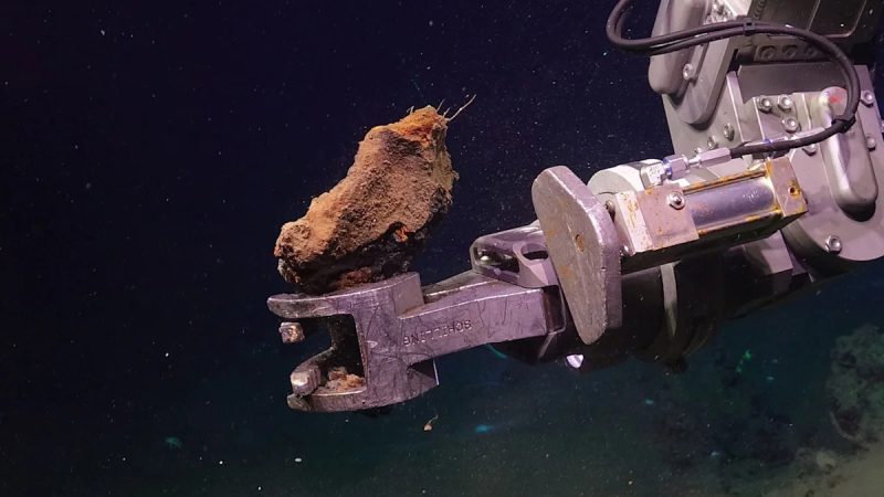 USGS Scientists Find Deep-Sea Rocks Can Spontaneously Combust in Laboratory