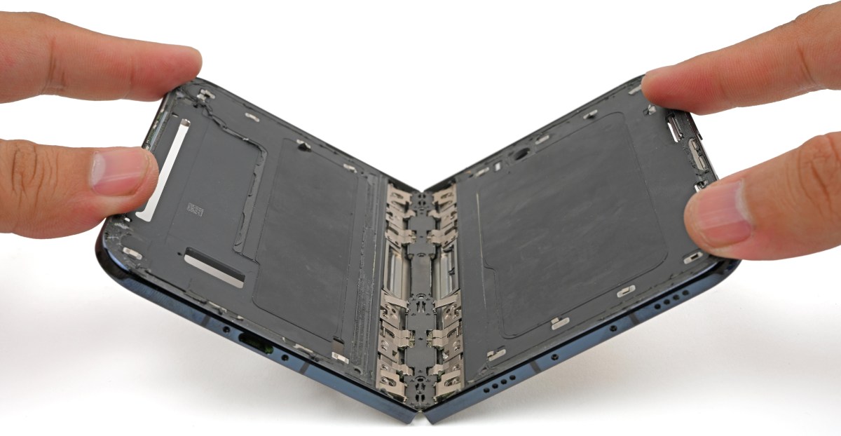 An image of a deconstructed iPhone Duo’s hinge