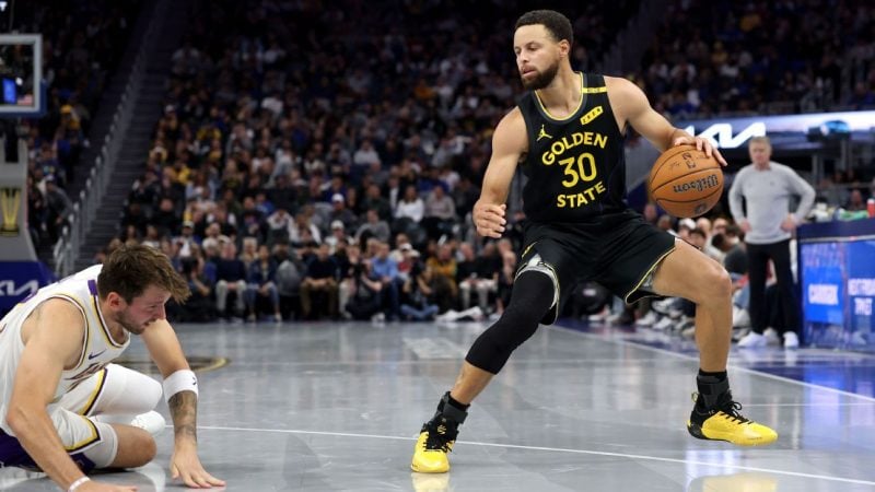 Warriors Overcome 25-Point Deficit to Defeat Lakers 112-95