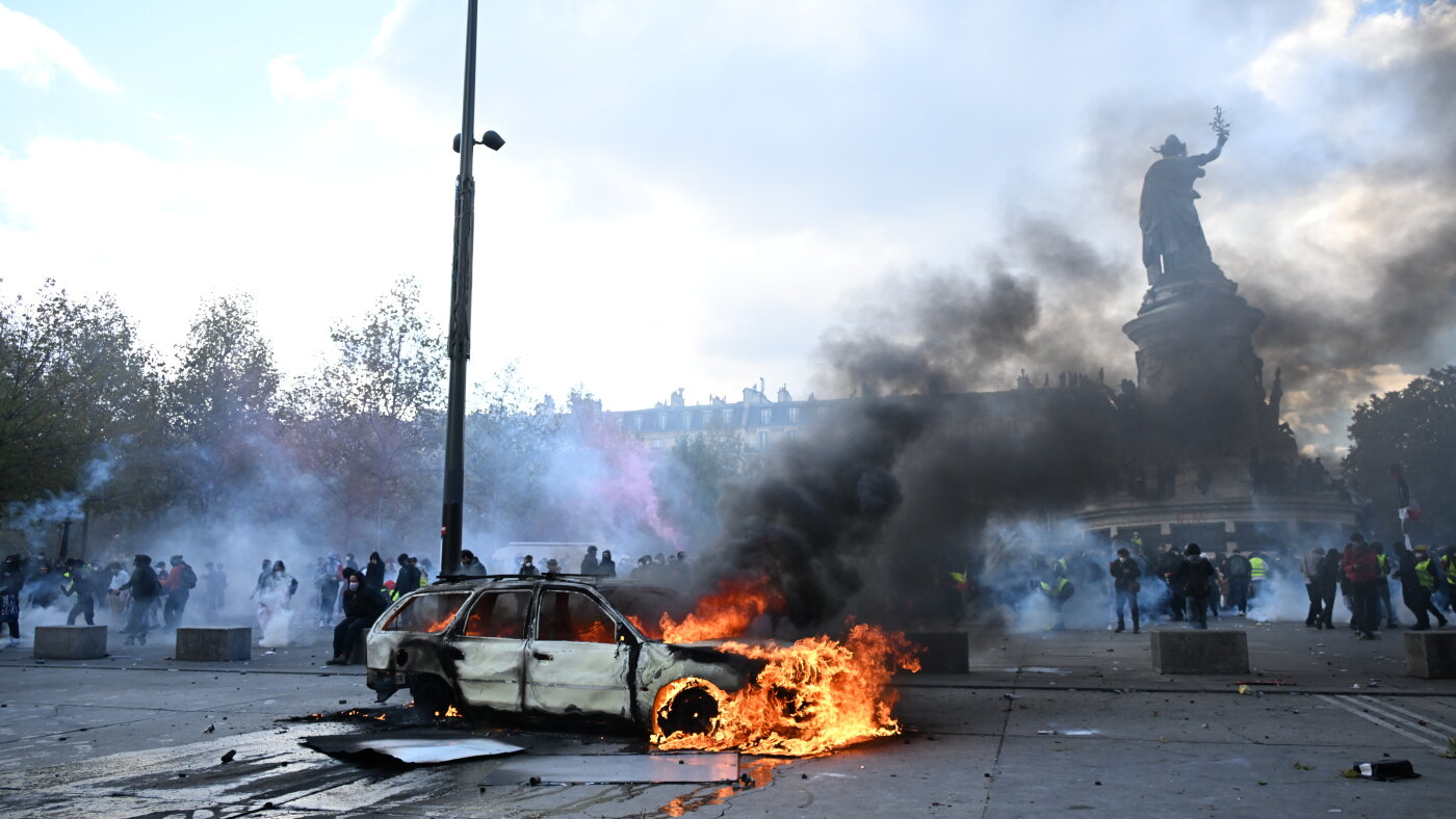 Thousands Arrested as French Students Protest Austerity Measures
